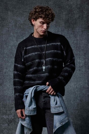 ablukaonline Men's Oversize Striped Furry Knit Sweater Black