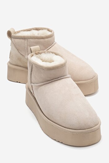 LuviShoes Γυναικείες μίνι μπότες VEYRA με σόλα από γνήσιο δέρμα και γούνα από μπεζ σουέντ