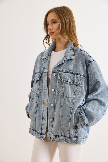 Olalook Kadın Açık Mavi Çift Cepli Düğmeli Boyfriend Denim Ceket CKT-19000493