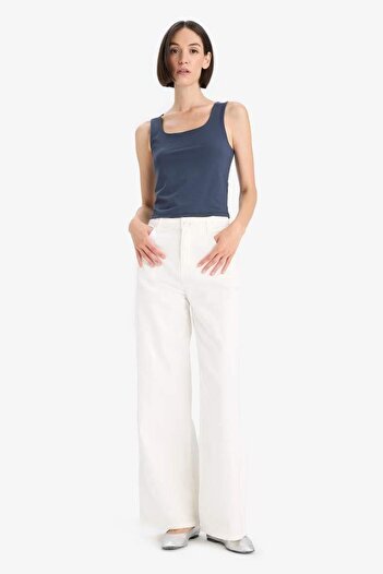 DeFacto Slim Fit Slim Fit Basic μονόχρωμο μπλουζάκι με τετράγωνο λαιμό (25 AU)