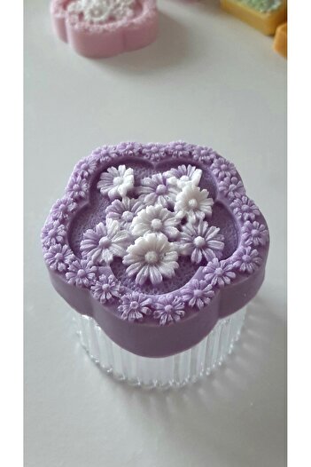 ArtINA esmaraldchic Lavender-scented soap for relaxation, with painted daisies, handmade