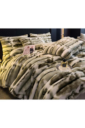 Dercasa SnowTouch – Ultra-Fluffy Bedding Set with Soft Fur
