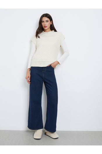 Styli White Knitted Sleeveless Sweater