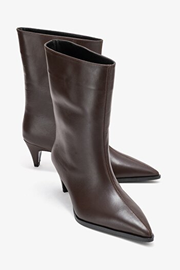 LuviShoes Aleo Brown Skin Genuine Leather Pointed Toe Women's Short Heeled Boots