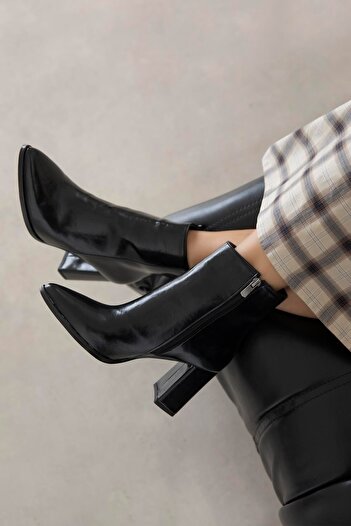 STRASWANS Fergal Women's Heeled Wrinkled Leather Boots Black