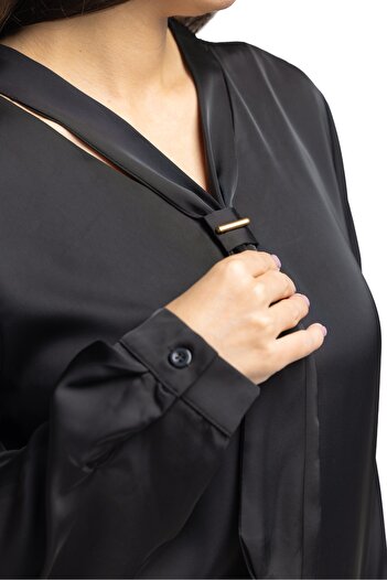 SUGA Chic satin blouse