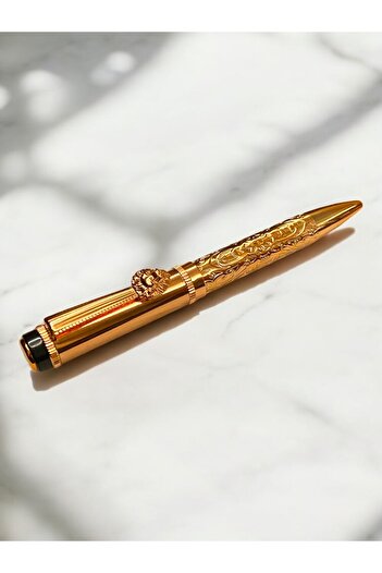 NEW STYLE A stylish and modern ballpoint pen with a lion-shaped design and clip for those who love distinction.