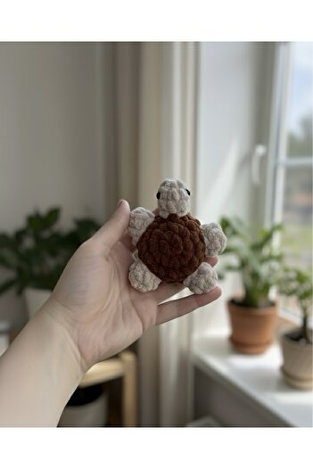 yucin Hand Knitted Caretta Keychain – Cute Gift & Bag Charm Accessory