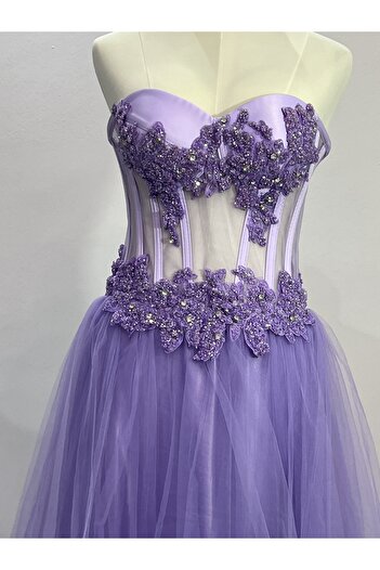 Diva style Elegant and distinctive evening dress with a Turkish design