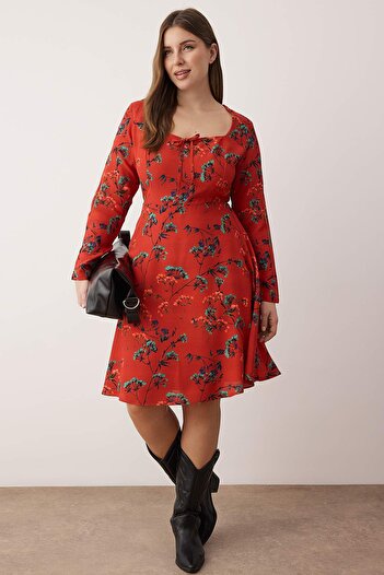 Trendyol Curve Burgundy Heart Neck Floral Short Woven Plus Size Dress Tbbaw26Ah00047