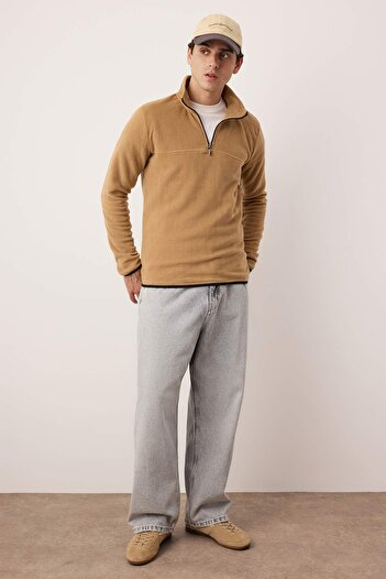 Trendyol Collection Камел Регулярна/нормална кройка Яка с цип Детайли с шевове Поларна блуза TMNAW26SW00036