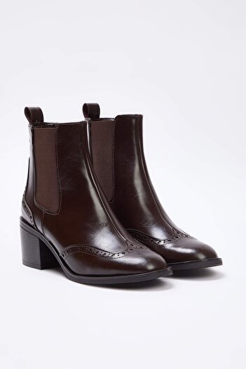 TRENDYOL SHOES Γυναικείες μπότες με λεπτομέρεια από καουτσούκ καφέ με τακούνι TAKAW26BO00089