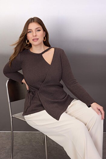 Trendyol Curve Коричнева блузка з крузаним коміром і детальним тонким трикотажем TBBAW26AF00042
