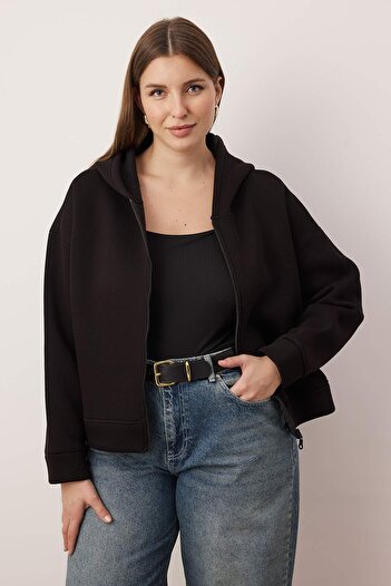 Trendyol Curve Φούτερ με μαύρη κουκούλα Oversize Crop Boy Plus Size TBBAW26AO00030