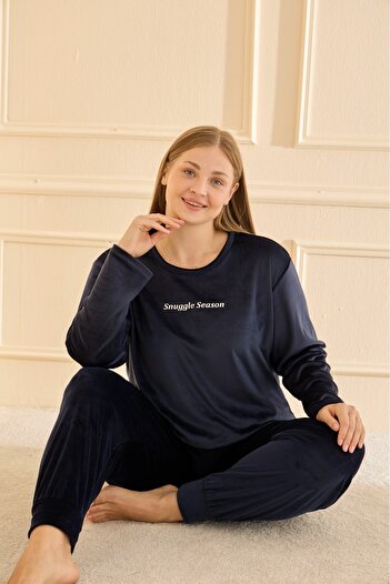 Temporium Women's Plus Size Curve French Velvet Round Neck Long Sleeve Pajamas Set