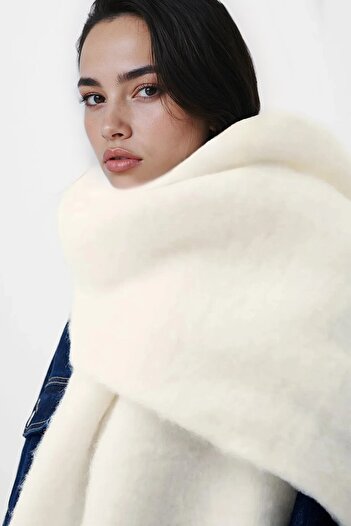 VAGGON Agnra Knitwear Shawl with Tassel Detail