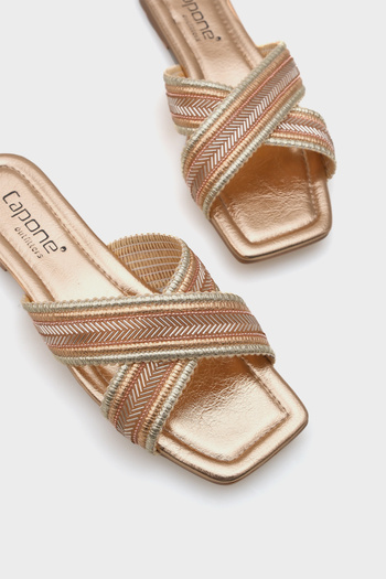 Capone Outfitters Ketty Düz Topuklu Parlak Küt Burunlu Çapraz Bantlı Kadın Terlik
