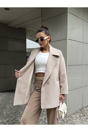Elif Özbey Butik Camel Balık Sırtı Desenli Oversize Standart Beden Astarlı Kısa Kaban