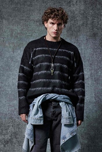 ablukaonline Men's Oversize Striped Furry Knit Sweater Black