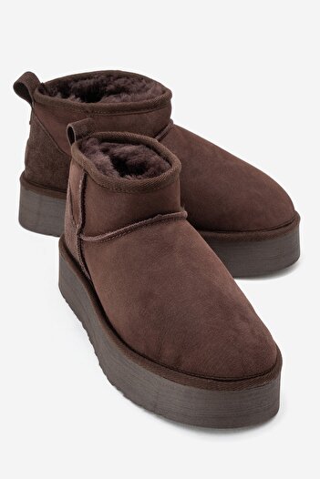 LuviShoes Γυναικείες μίνι μπότες VEYRA καφέ σουέντ από γνήσιο δέρμα με σόλα πλατφόρμας από γούνα