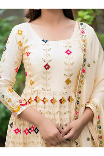 MYSMAR Chinon Silk Kameez Salwar Dupatta - HRT4663 | Cream