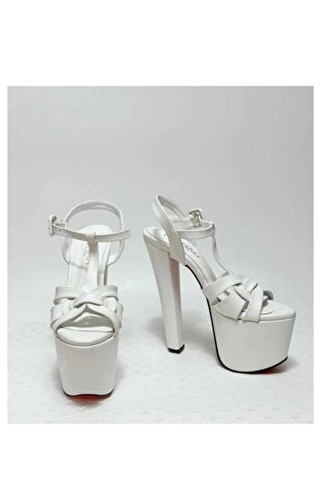 1way High heel sandals with crossed straps and elegant design