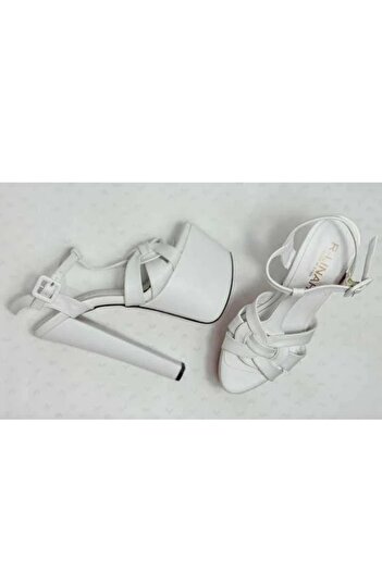 1way High heel sandals with crossed straps and elegant design