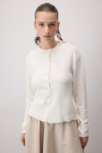 Touché Privé Buttoned Basic Knit Cardigan