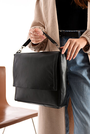 Erzeno Genuine Leather Unisex Black Laptop Bag (Notebook Bag, MacBook Bag and Briefcase)