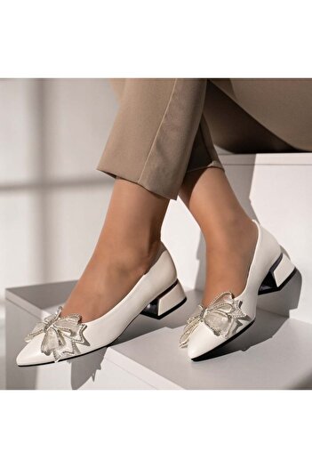 BMoD Women's white low-heeled shoes with metallic details MOD12116