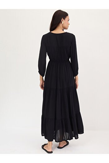 Styli Black Crinkled Tiered Maxi Dress
