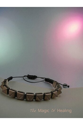The Magıc of Healıng Hematite Natural Stone Pyramid Macrame