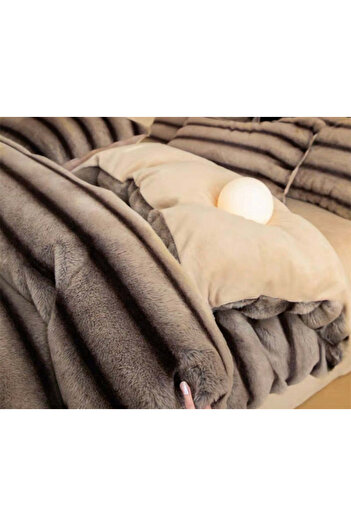 Dercasa Luxury faux rabbit fur set