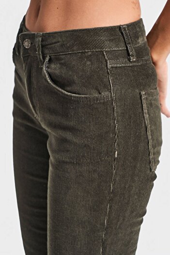 its basic Kadın Haki Renk 26w5-15 Low Waist Flare Fit İnce Fitilli Velvet Kadife Kumaş Pantolon