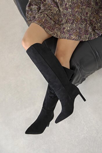 STRASWANS Wati Women's Accessory Detail Suede Boots Black