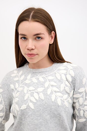 NİLİST Crew Neck Gray Knitwear with Leaf Embroidery Detail