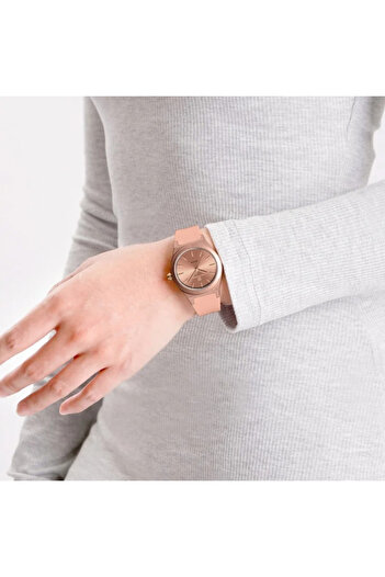 Naviforce 5056 Rose Women's Watch - Analog Display, Fashion, Casual, 3ATM Water Resistant