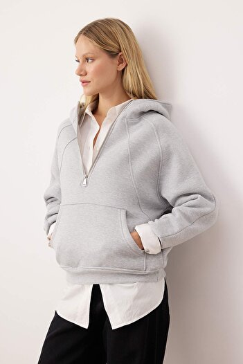 Trendyol Collection Gray Melange Half Zipper Stitching Detail Oversize/Wide Fit Knitted Sweatshirt Twoaw26Sw00222