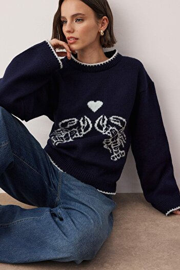 Trendyol Collection Pulover tricotat cu model cu textura moale albastru bleumarin TWOAW26KZ00150