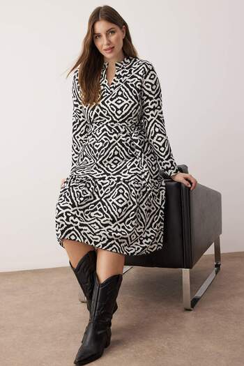 Trendyol Curve Black-And-White Pattern Polo Neck Wrinkled Knitted Plus Size Dress Tbbaw26Ah00090