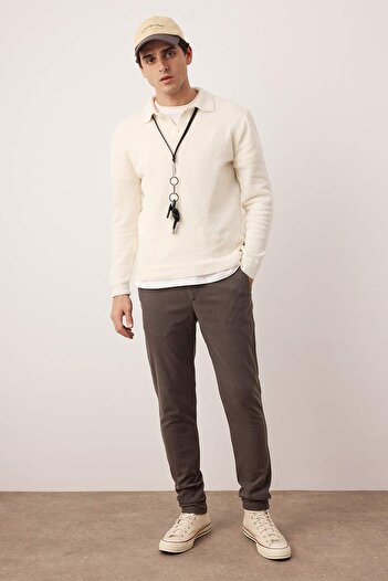 Trendyol Collection Коричневі штани Regular Fit для чоловіків TMNAW26PL00007