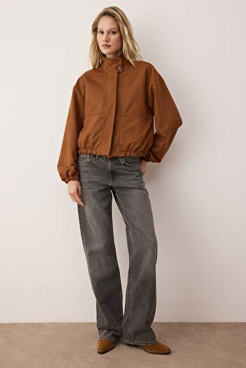 Trendyol Collection Camel Regular Stand Collar Επενδυμένο σουέτ παλτό TWOAW26MO00161