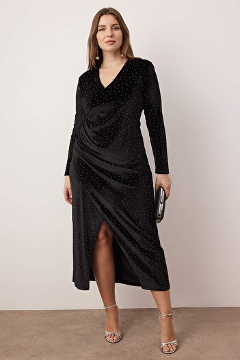 Trendyol Curve Black V-Neck Midi Length Velvet Knitted Plus Size Dress Tbbaw26Ah00044