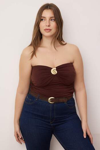 Trendyol Curve Hnědá Hnědá Pletená elegantní halenka bez ramínek s detaily doplňků TBBSS25AF00124