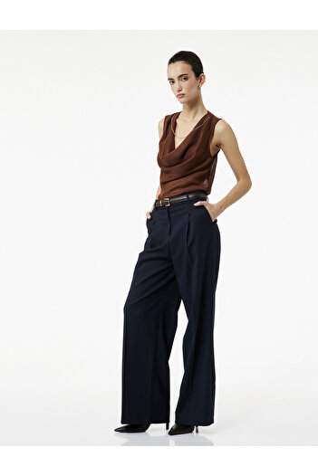 Koton Viscose Fabric Chain Detailed Detachable Collar Sleeveless Blouse