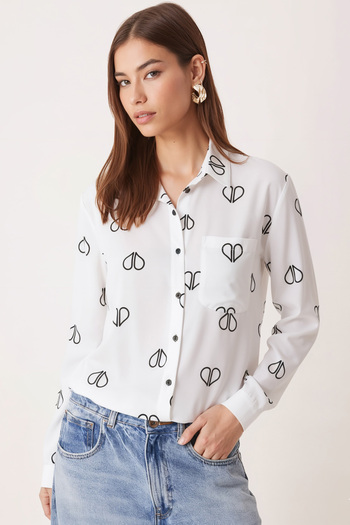 armonika Weißes gemustertes Langarmhemd mit Faltendetail und einer Tasche für Damen ARM-24Y001015