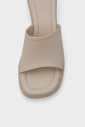 Capone Outfitters Γυναικείες παντόφλες Marijo με μεσαίο τακούνι