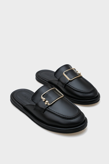 Capone Outfitters Papuci de damă Capone cu vârf rotund din metal cu cataramă dreptunghiulară