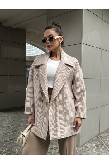 Elif Özbey Butik Camel Balık Sırtı Desenli Oversize Standart Beden Astarlı Kısa Kaban