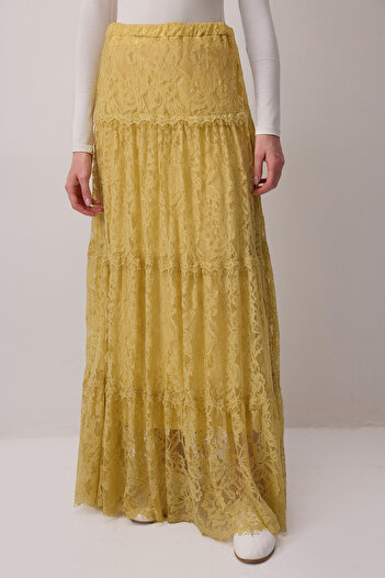 Touché Privé Lace Skirt with Elastic Waist